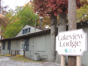 Lakeview Lodge Exterior West Main Entrance